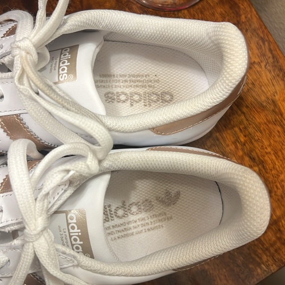 Adidas Superstars Tennis Shoes in White Copper Metallic, Size 8 - Picture 5 of 16